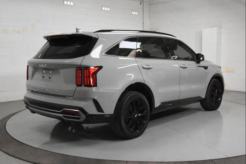 Wolf Gray 2022 Kia Sorento SX