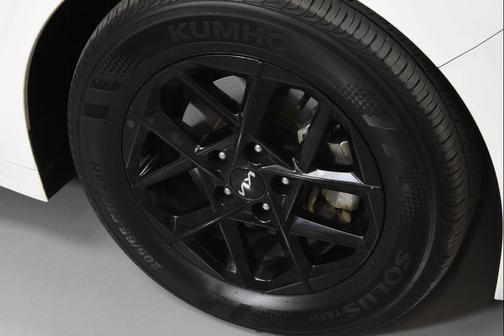 Snow White Pearl 2025 Kia K5 LXS