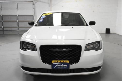 2023 Chrysler 300 Touring
