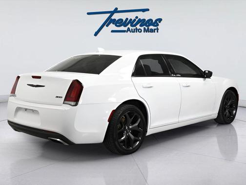 2023 Chrysler 300 Touring