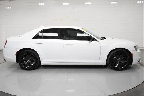 2023 Chrysler 300 Touring