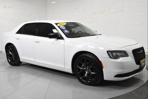 2023 Chrysler 300 Touring