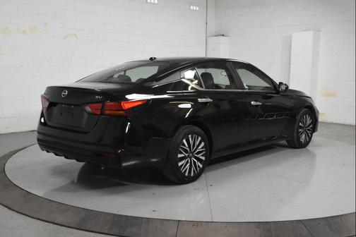Super Black Clearcoat 2024 Nissan Altima 2.5 SV