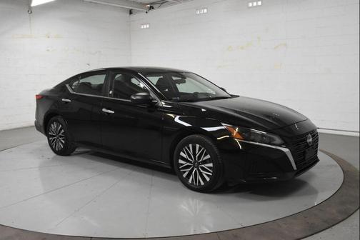 Super Black Clearcoat 2024 Nissan Altima 2.5 SV