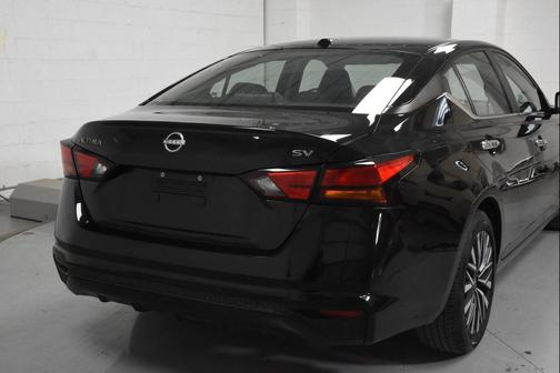 Super Black Clearcoat 2024 Nissan Altima 2.5 SV