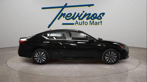 Super Black Clearcoat 2024 Nissan Altima 2.5 SV
