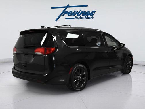 2018 Chrysler Pacifica Touring-L Plus