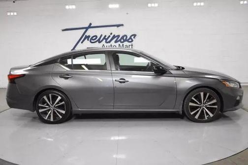 2022 Nissan Altima SR FWD