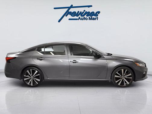 2022 Nissan Altima SR FWD