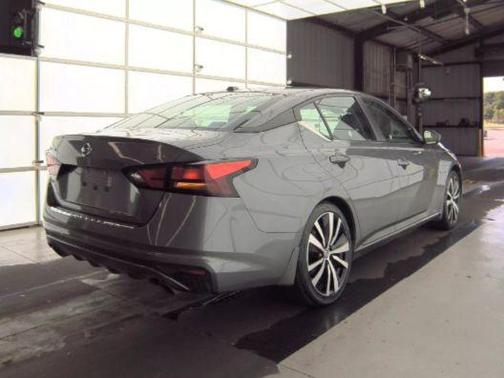 2022 Nissan Altima SR FWD