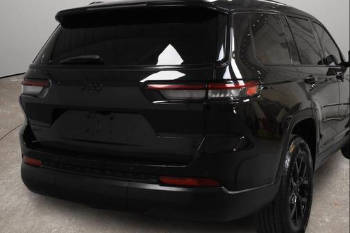 Diamond Black Crystal Pearlcoat 2024 Jeep Grand Cherokee L Altitude