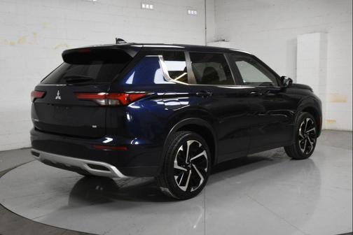 Cosmic Blue Metallic 2024 Mitsubishi Outlander SE