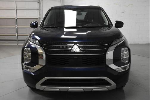 Cosmic Blue Metallic 2024 Mitsubishi Outlander SE