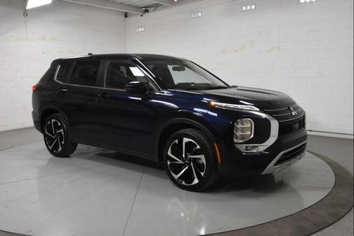 Cosmic Blue Metallic 2024 Mitsubishi Outlander SE