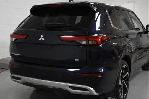 Cosmic Blue Metallic 2024 Mitsubishi Outlander SE