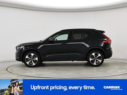 2023 Volvo XC40 B5 Plus Dark Theme