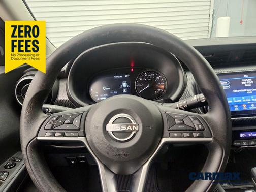 White 2022 Nissan Kicks SV