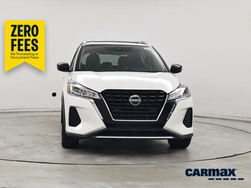 White 2022 Nissan Kicks SV