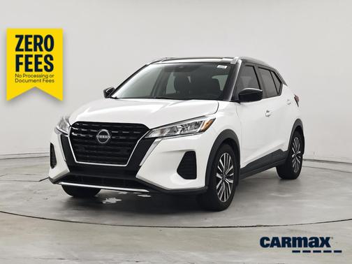 White 2022 Nissan Kicks SV