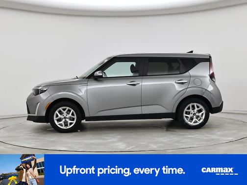 Gray 2024 Kia Soul LX