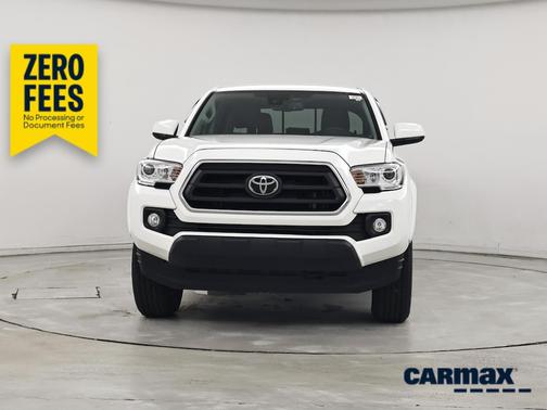 White 2022 Toyota Tacoma SR5
