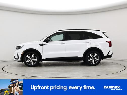 White 2023 Kia Sorento EX