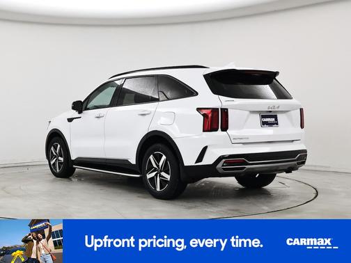 White 2023 Kia Sorento EX