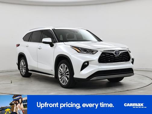 White 2023 Toyota Highlander Hybrid Platinum