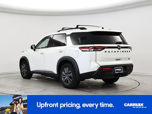 2022 Nissan Pathfinder SV