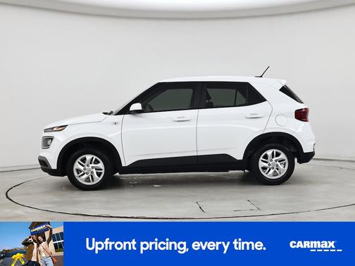 White 2025 Hyundai VENUE SE