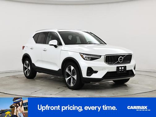 2023 Volvo XC40 B5 Plus Bright Theme
