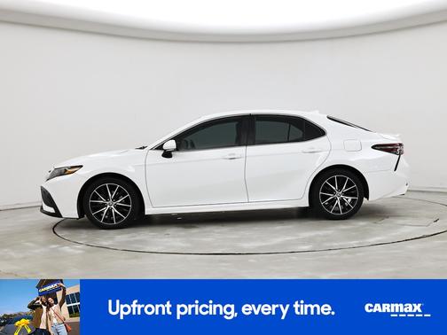 White 2022 Toyota Camry Hybrid SE