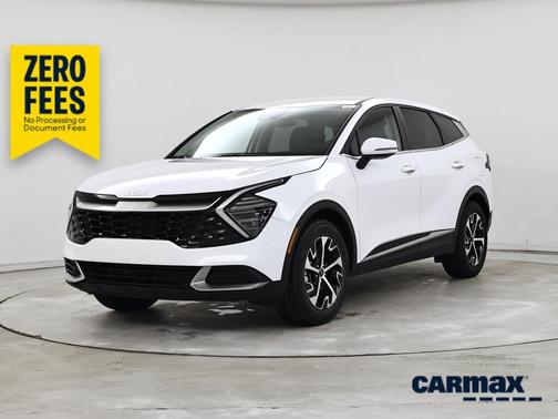 White 2024 Kia Sportage EX