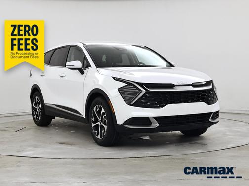 White 2024 Kia Sportage EX