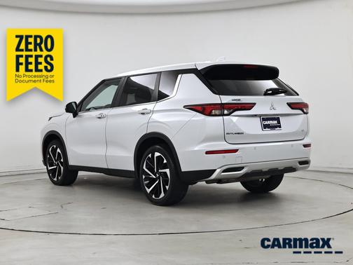 White 2024 Mitsubishi Outlander SE