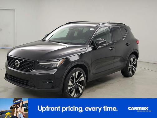 2023 Volvo XC40 B5 Plus Dark Theme