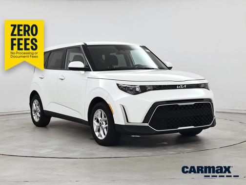 White 2023 Kia Soul LX