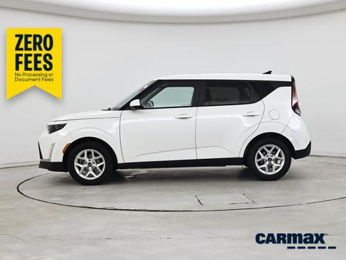 White 2023 Kia Soul LX