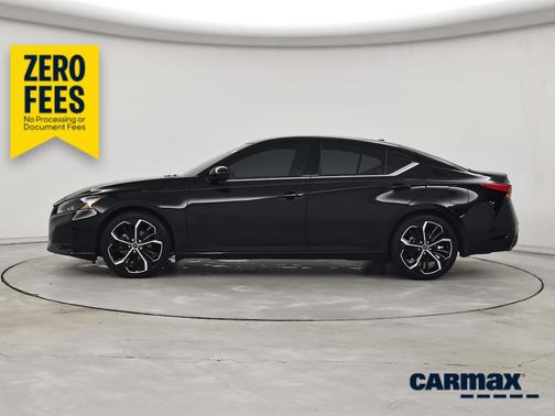 Black 2023 Nissan Altima SR