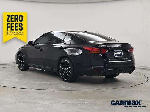 Black 2023 Nissan Altima SR