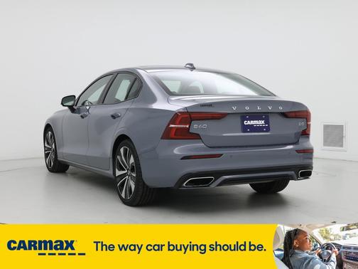 2022 Volvo S60 B5 Momentum