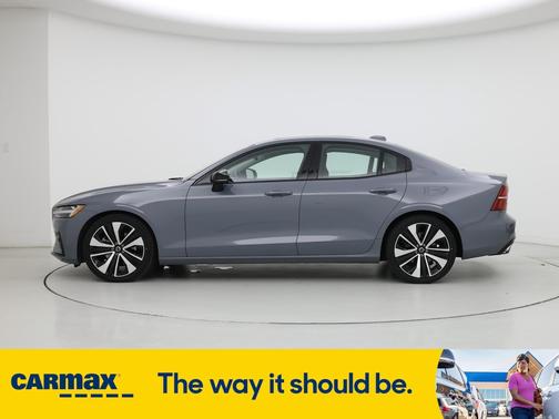 2022 Volvo S60 B5 Momentum