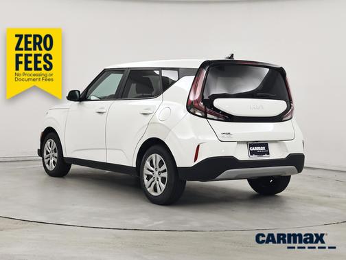 White 2023 Kia Soul LX