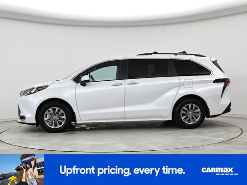 White 2024 Toyota Sienna XLE