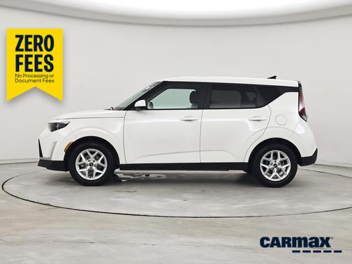 White 2025 Kia Soul LX