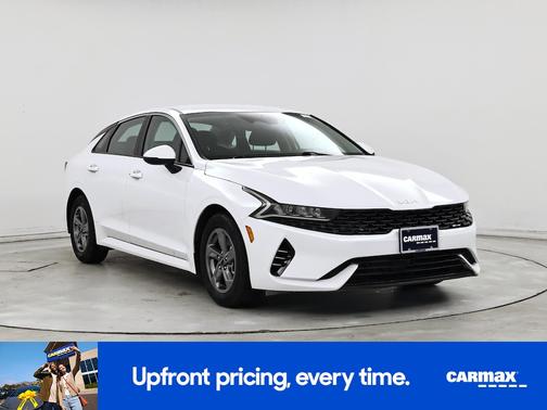 White 2023 Kia K5 LXS