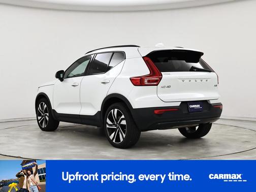 2023 Volvo XC40 B5 Plus Dark Theme