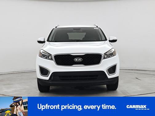 White 2016 Kia Sorento LX