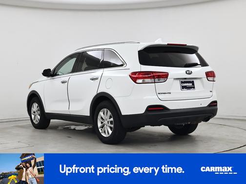 White 2016 Kia Sorento LX
