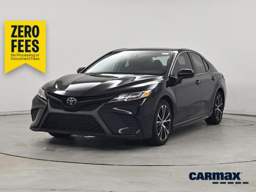 Black 2018 Toyota Camry SE